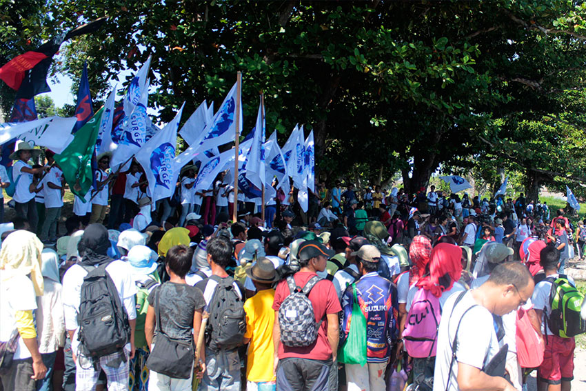 Yolanda, Mindanao typhoon victims merge rage in fluvial parade over slow government rehabilitation