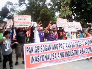 Read more about the article Cotabato rubber tappers, farmers wriggle in pain over fall of rubber price