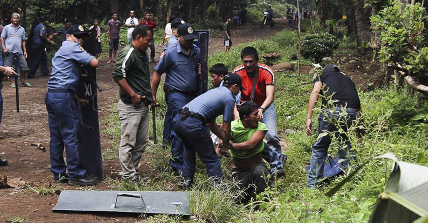 12 farmers arrested in barricade vs. UP Mindanao road construction