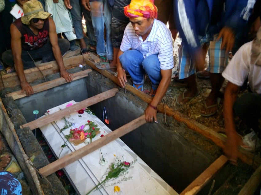 Kins cry for justice as slain Cotabato protester laid to rest