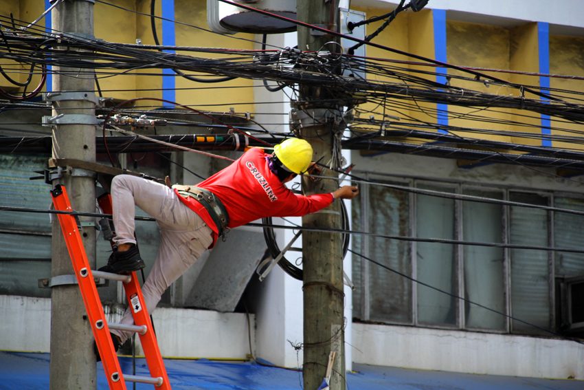 Davao City Council hears proposed ordinance on safety of those working with high voltage lines