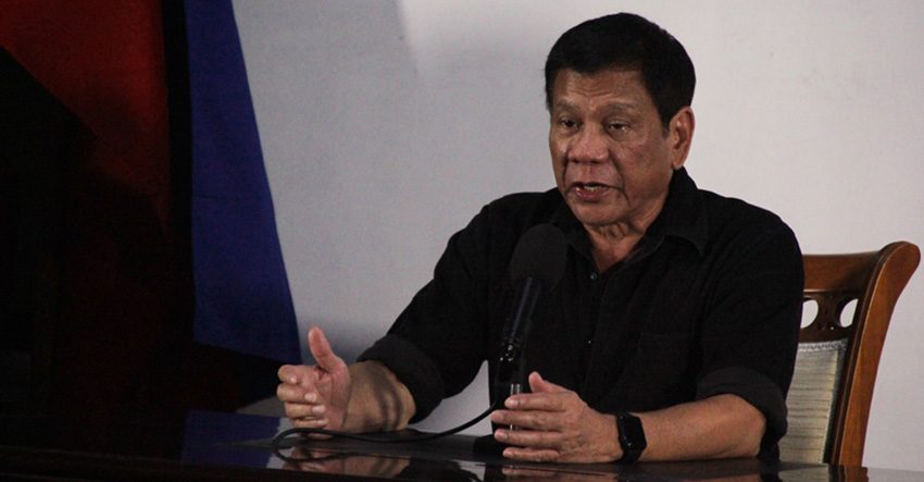 Duterte draws line between members of media