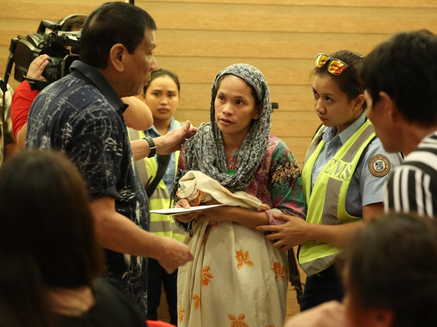 Victims, families of Davao blast meet Digong