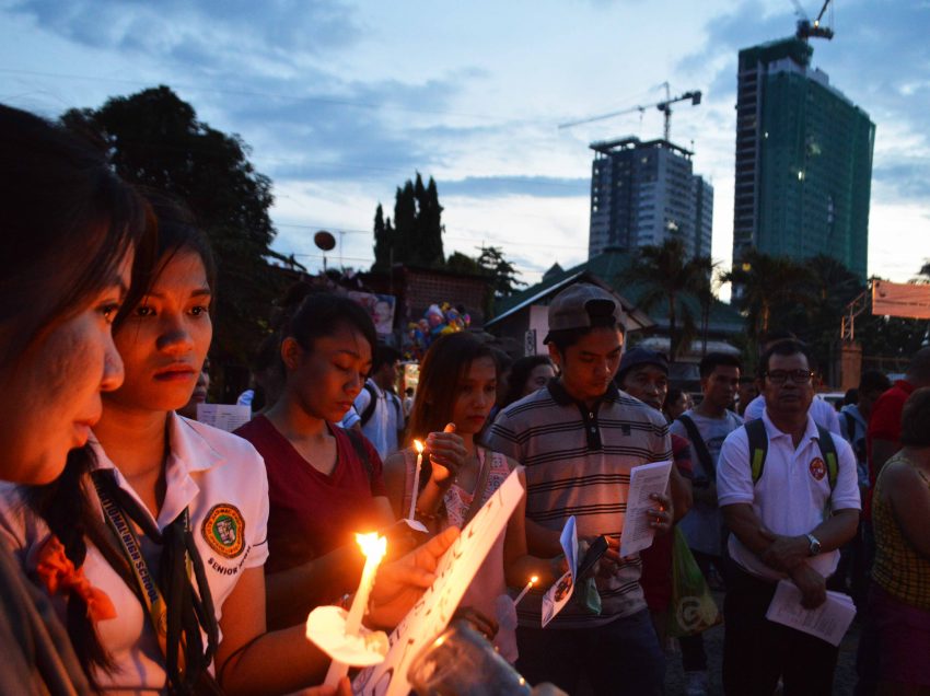 Photos | Prayers continue to pour for victims of Davao bombing