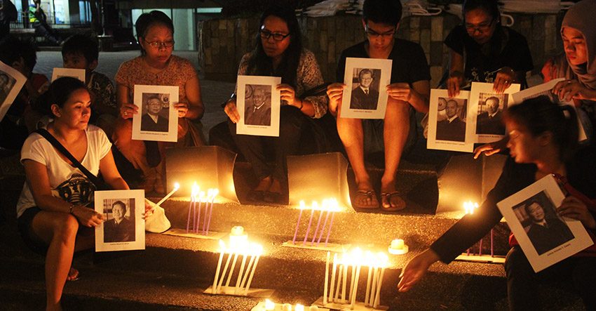 Group lights candles for  SC’s ‘enlightenment’ on Marcos burial