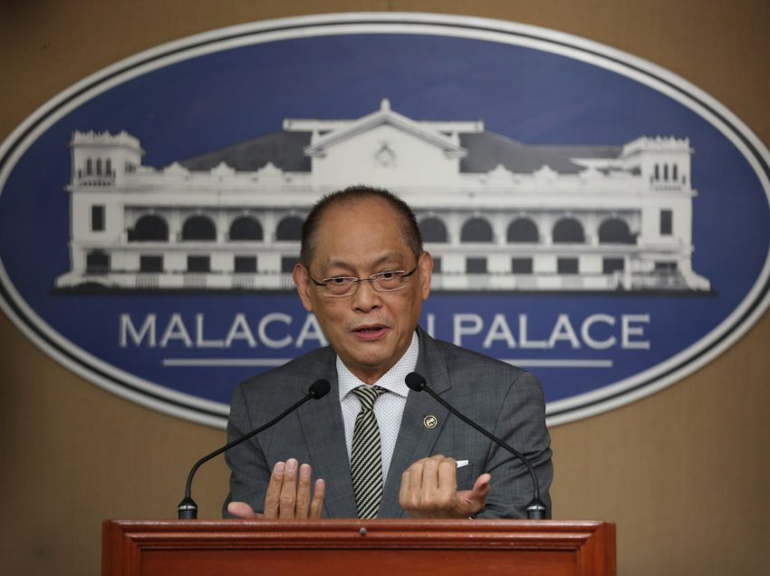 On SSS pension hike problem, don’t pass buck to Duterte, says budget sec