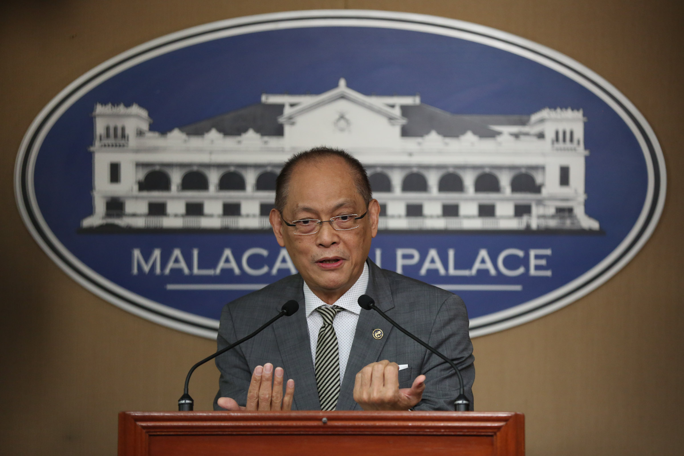 You are currently viewing On SSS pension hike problem, don’t pass buck to Duterte, says budget sec