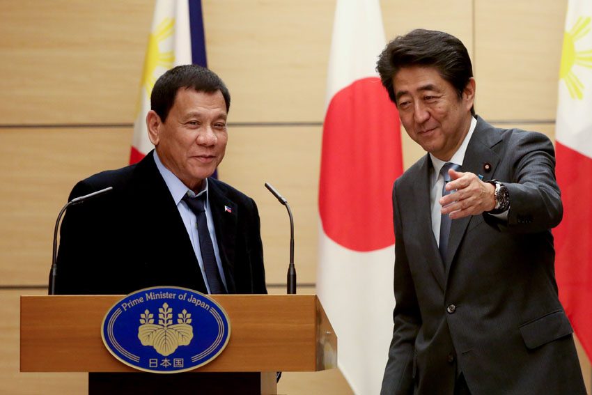 Japan’s PM Abe, wife arrive in PHL