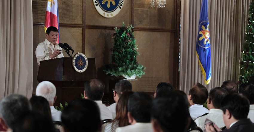 You are currently viewing Duterte warns mayors on drug list: Resign or confess