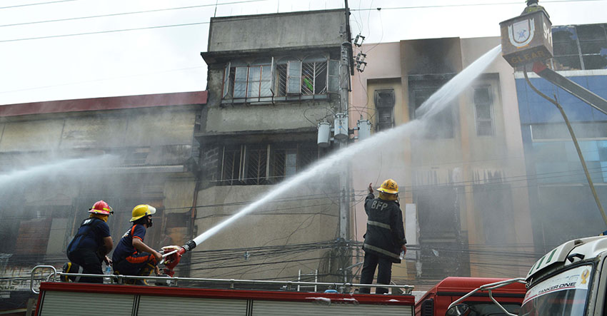 Read more about the article Fire razes commercial stores, at least 20 houses in Davao