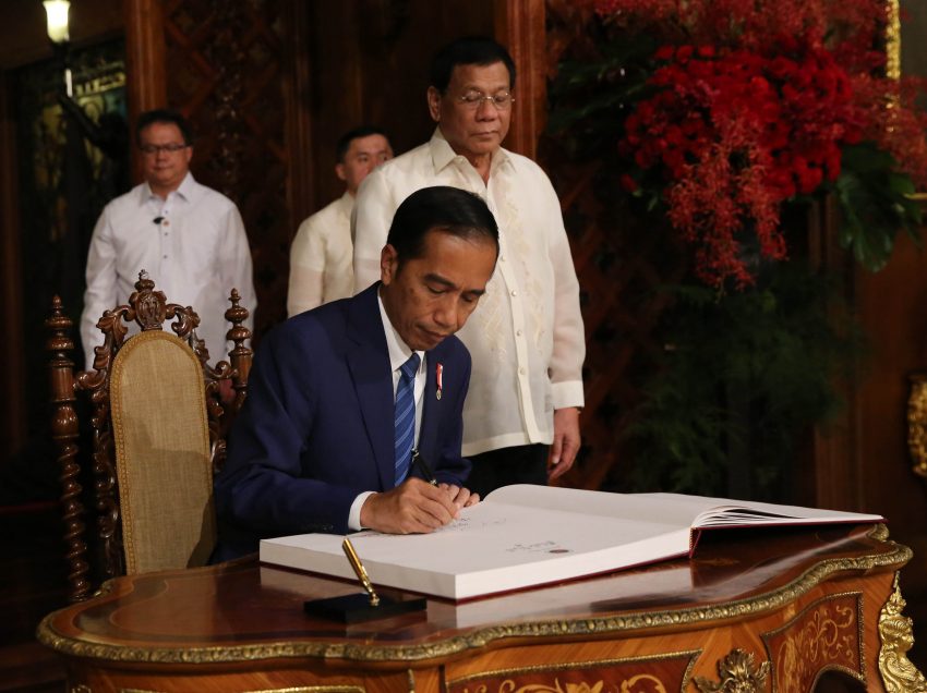 WIDODO IN MALACAÑAN PALACE