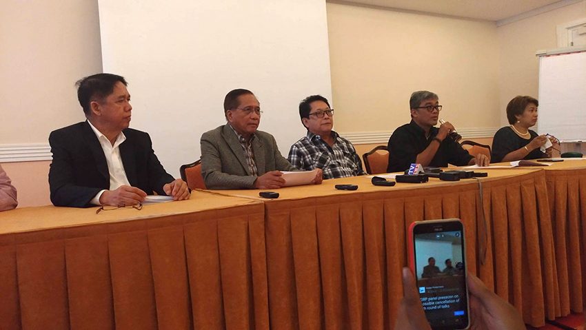 Gov’t wants Reds to stop offensive attacks, proposes to suspend 5th round of peace talks