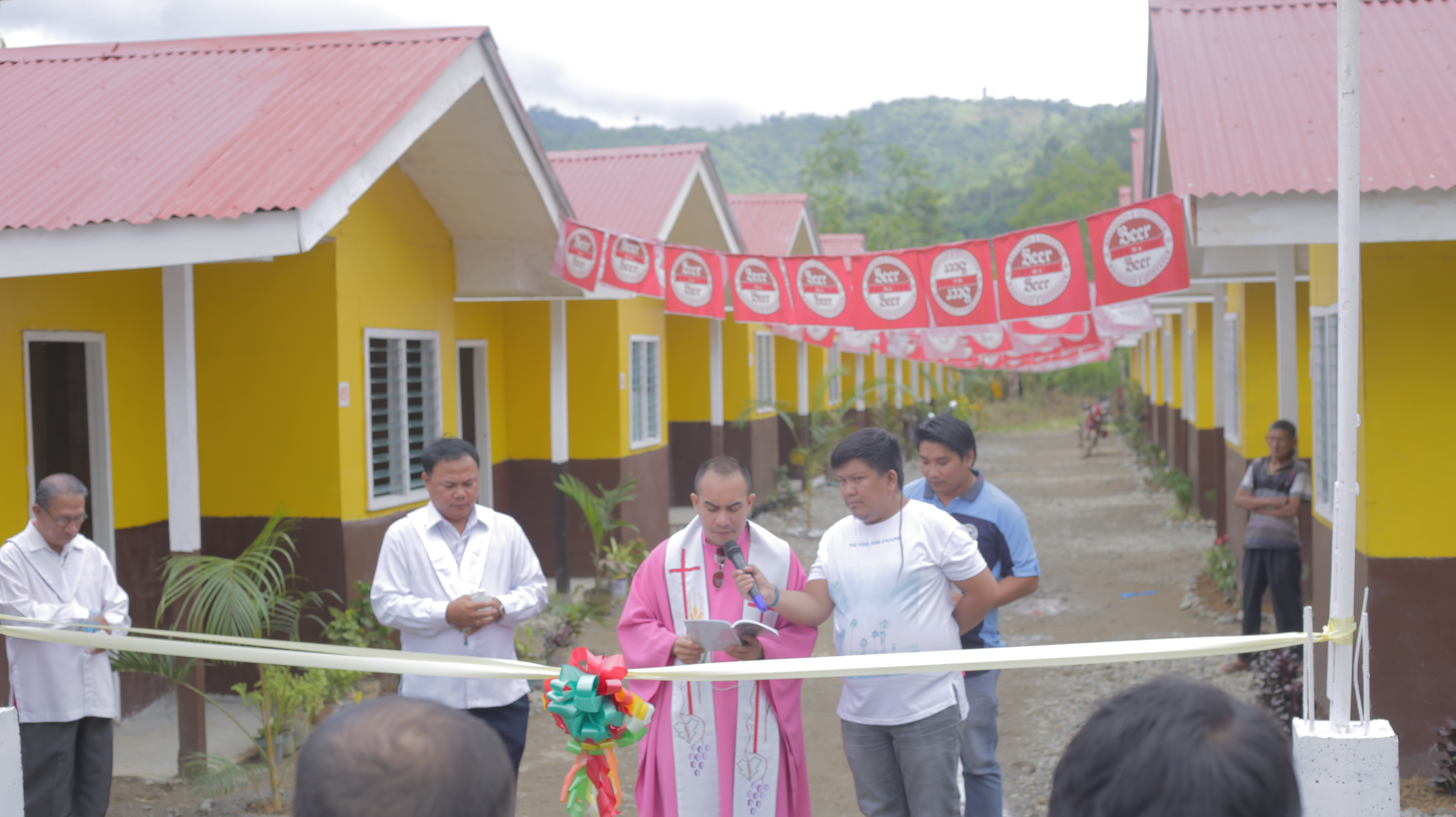 You are currently viewing Maco residents in landslide areas receive housing units