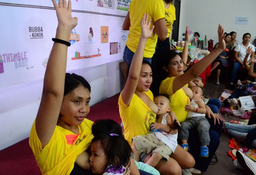 Hakab Na 2017: 200 Dabawenyas simultaneously breastfeed babies