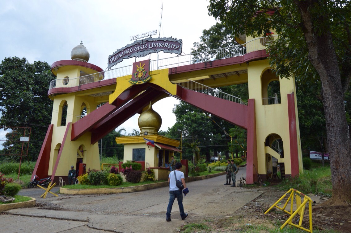 You are currently viewing Amid fighting, it’s back to school in Marawi