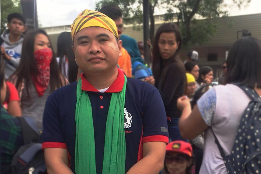 You are currently viewing Teacher crosses 42 rivers, walks for 2 days to reach village school