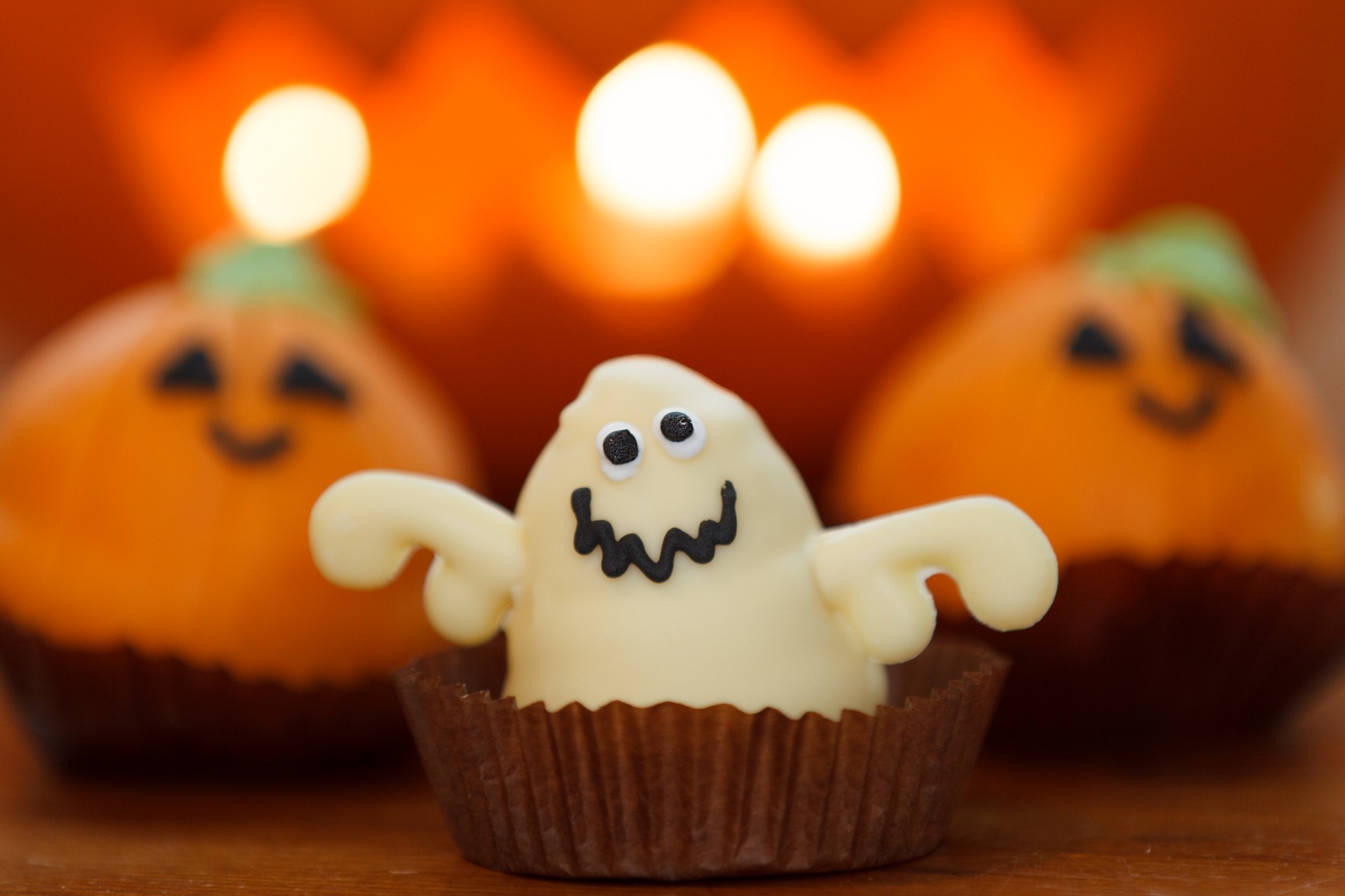 You are currently viewing Throwing a Halloween party? Here are 5 tips to an eco-friendly event