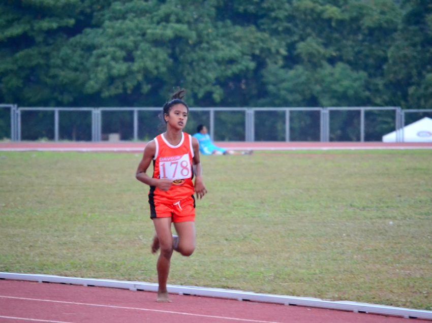 Barefoot runner from DavSur clinches gold in DAVRAA’s 1,500m-run