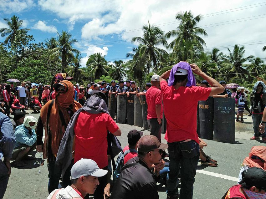 ComVal workers resort to highway barricade after prevented from joining Labor Day rally