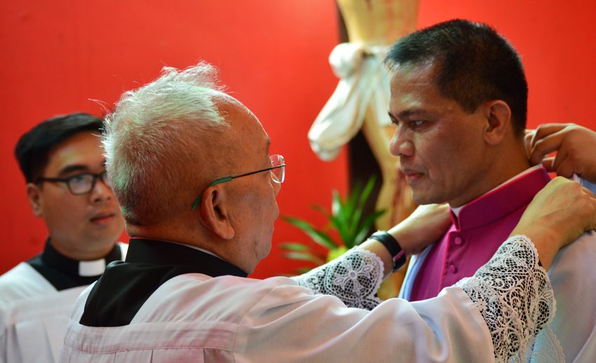 Appointment not a promotion but a mission, Cardinal Tagle reminds newly ordained bishop