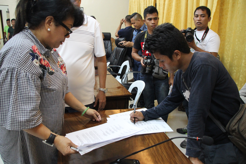 You are currently viewing Gov’t, PNP agree to a military pull-out from IP communities; military refuses to sign accord