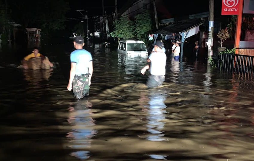 Hundreds of city residents flee homes due to flooding