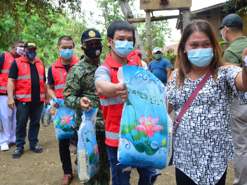 Filipino-Chinese group donates rice packs to CDO residents