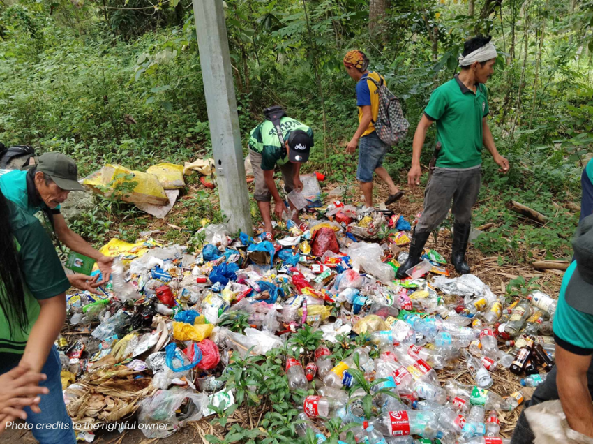 Vloggers promote Davao watershed that led to loads of trash