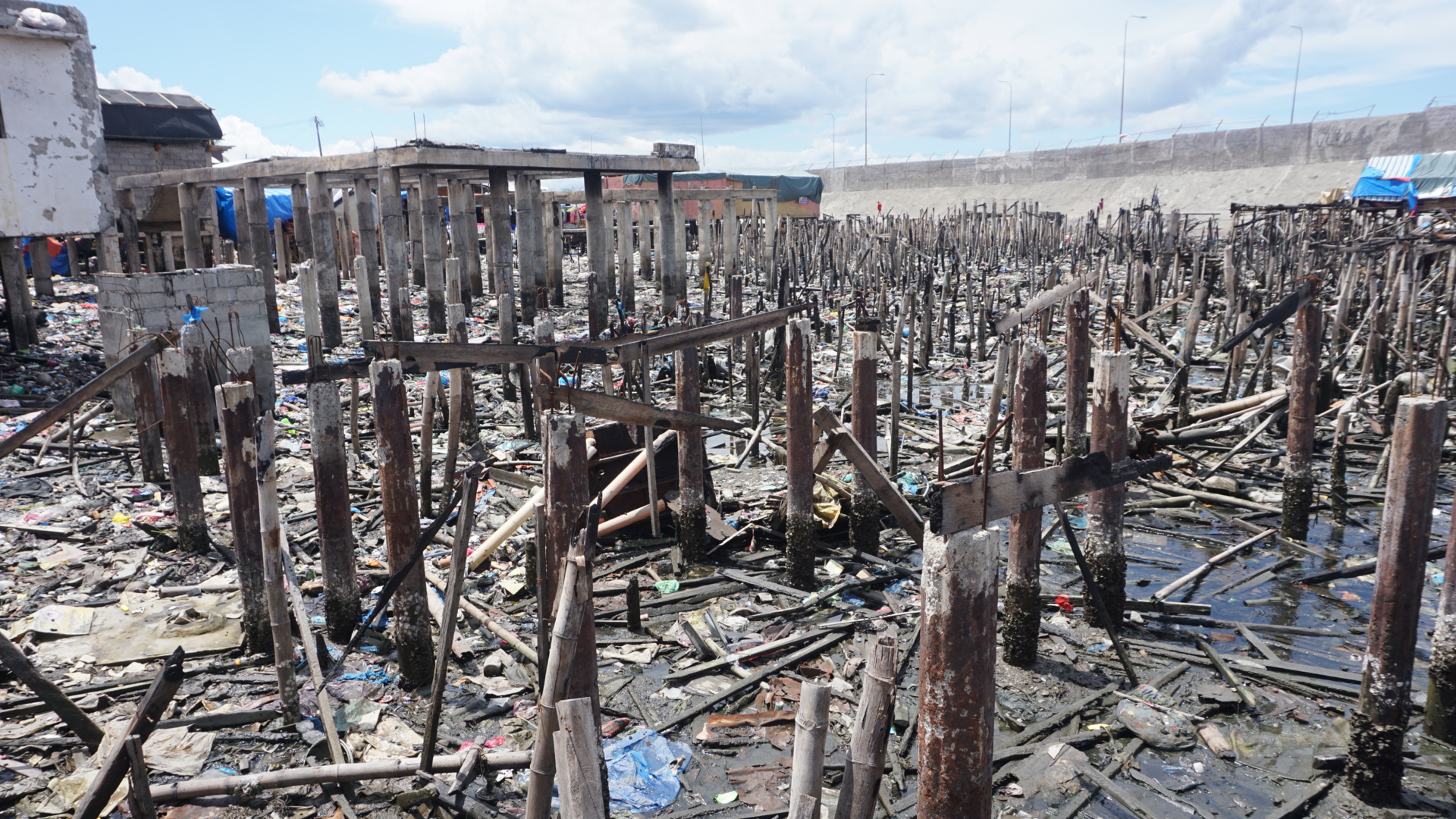 You are currently viewing Losing homes, losing hope, 457 Sama families struggle after Mini-Forest fire