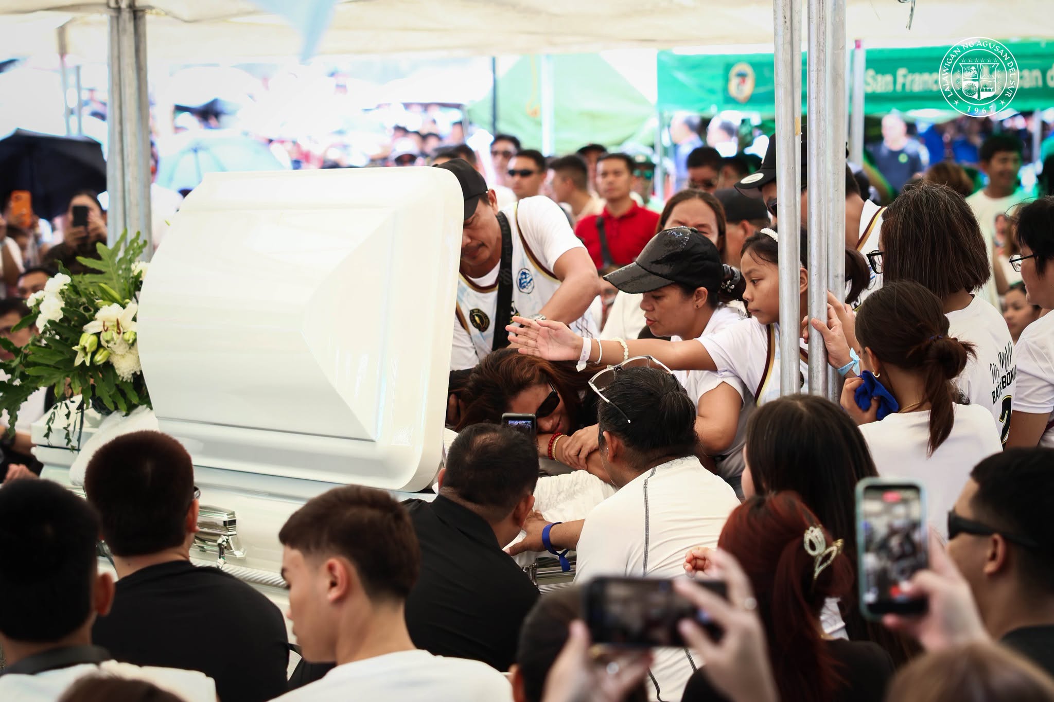 You are currently viewing Family, supporters bid farewell to Rene in Talacogon burial