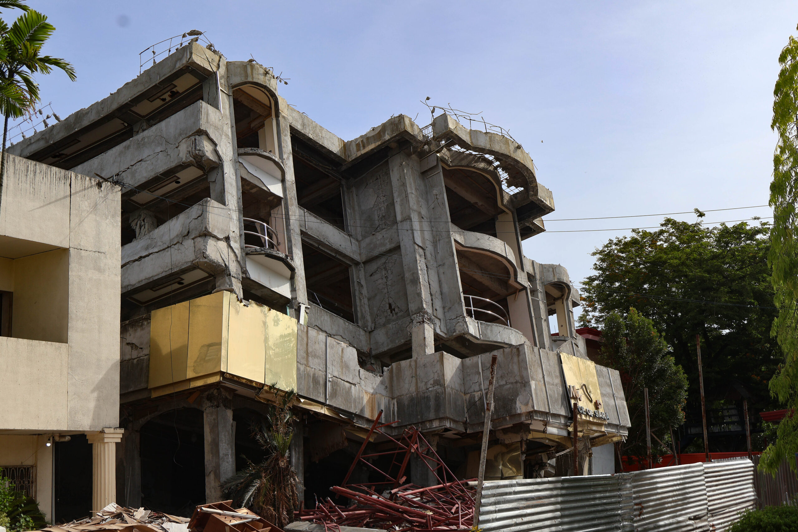 You are currently viewing Glan residents say quake exposed gaps in preparedness